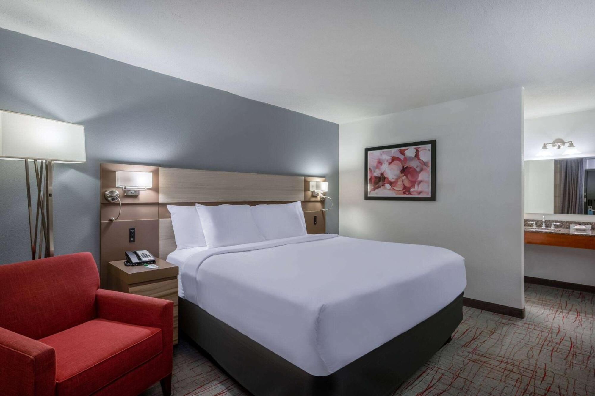 Wyndham Garden Columbia-Ft Jackson Hotel Exterior photo