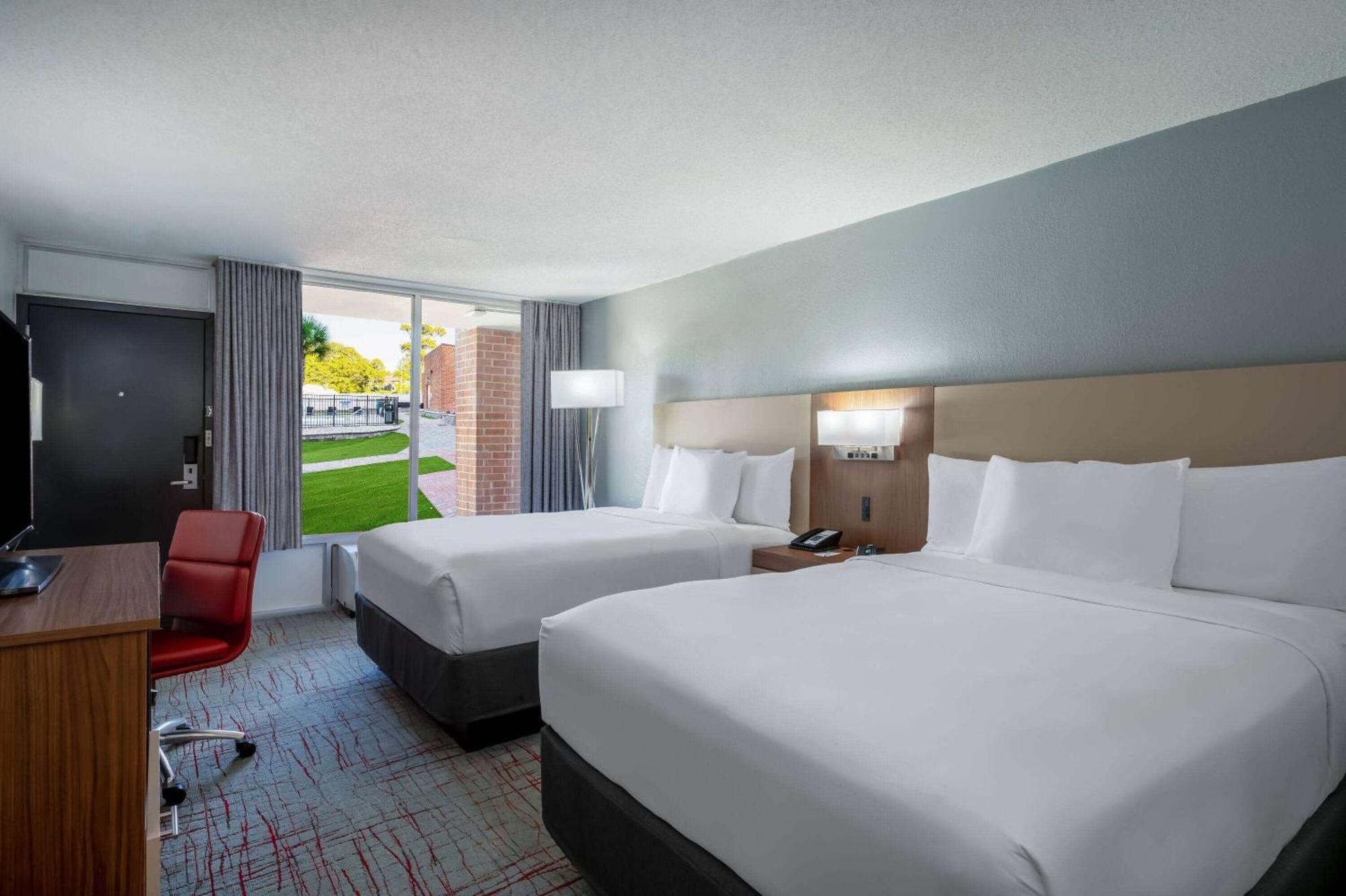Wyndham Garden Columbia-Ft Jackson Hotel Exterior photo