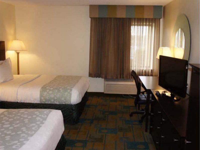 Wyndham Garden Columbia-Ft Jackson Hotel Exterior photo
